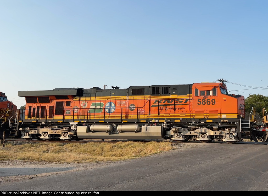 BNSF 5869
